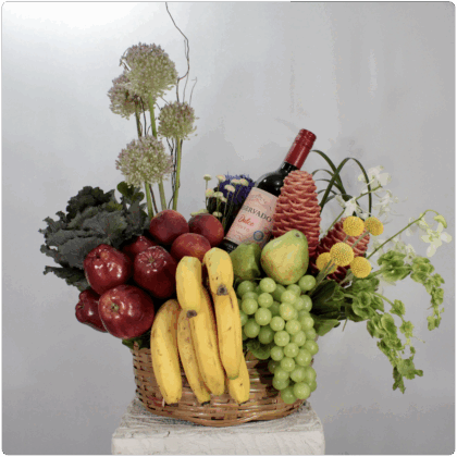 Arreglo de frutas mixtas + un vino con base de canasta