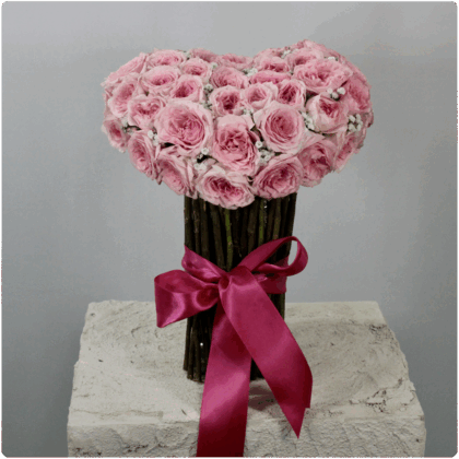 Arreglo de mini rosas en forma de corazón