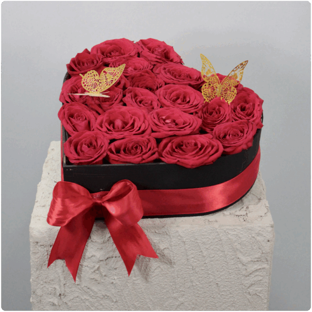 Arreglo de rosas rojas en forma de corazón