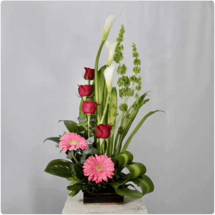 Arreglo de rosas, gerberas, alcatraz y follaje