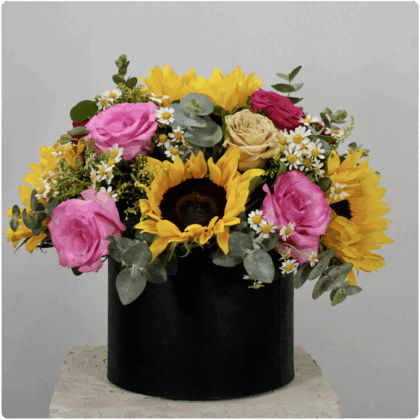 Arreglo floral de rosas y girasoles