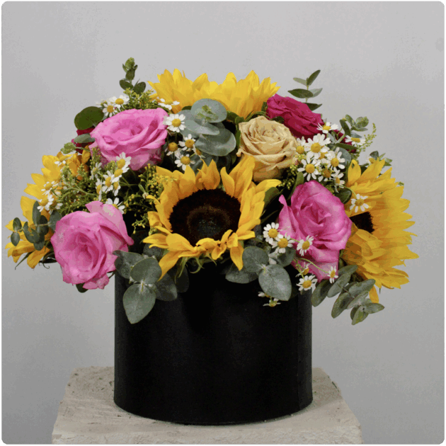 Arreglo floral de rosas y girasoles