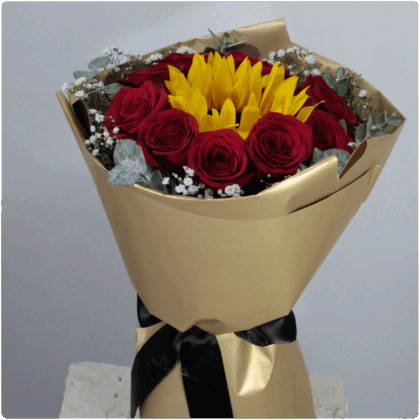 Bouquet de rosas y girasol