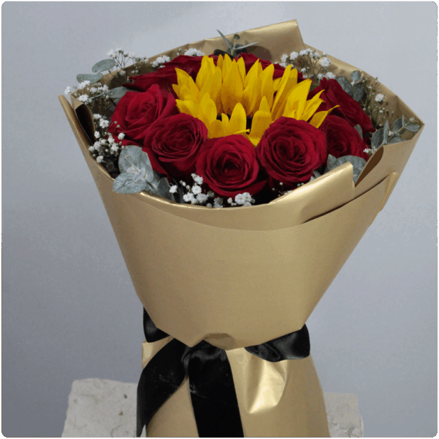 Bouquet de rosas y girasol